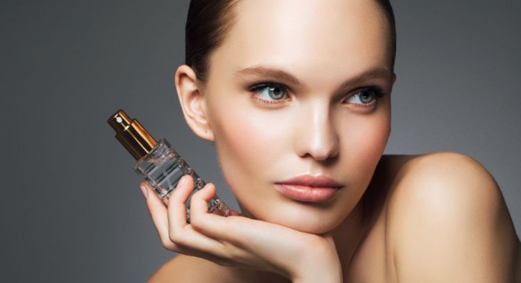Estos son los 5 mejores perfumes ideales para mujeres elegantes