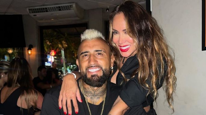 3 fotos en traje de baño de la novia de Arturo Vidal con las que sacudió la tendencia 2024