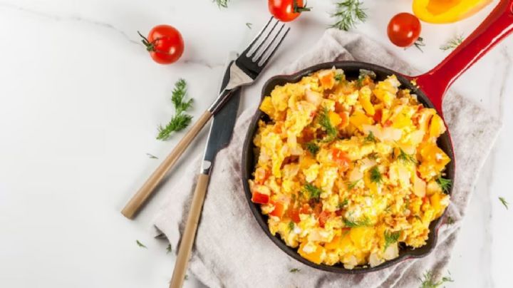 Huevos pericos, aprende a hacer esta clásica receta con solo 5 ingredientes y en 15 minutos