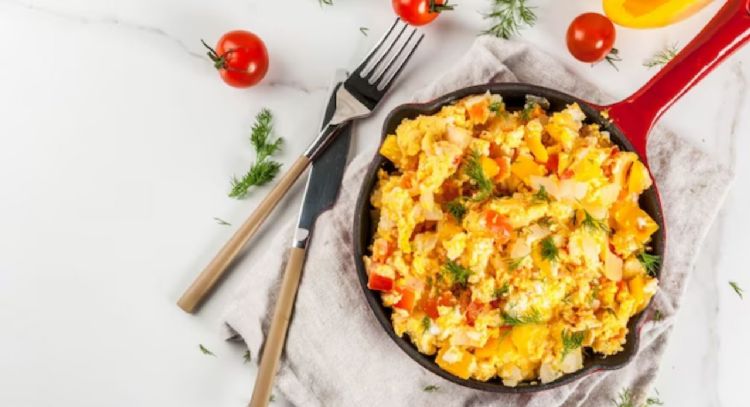 Huevos pericos, aprende a hacer esta clásica receta con solo 5 ingredientes y en 15 minutos