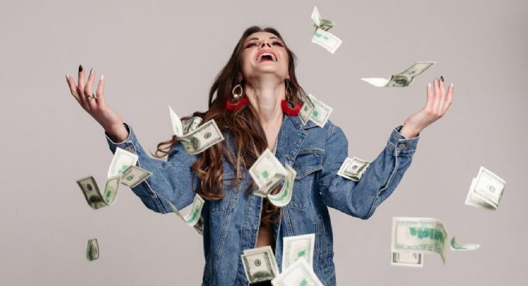 Estos son los 5 signos que más derrochan el dinero, según la astrología