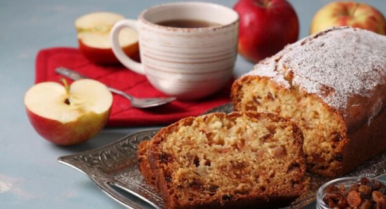 Bizcocho con manzanas, aprende a hacer esta deliciosa receta con solo 7 ingredientes