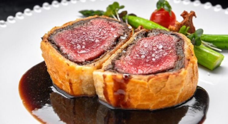 Lomo Wellington, el sofisticado plato que le encantará a tus invitados