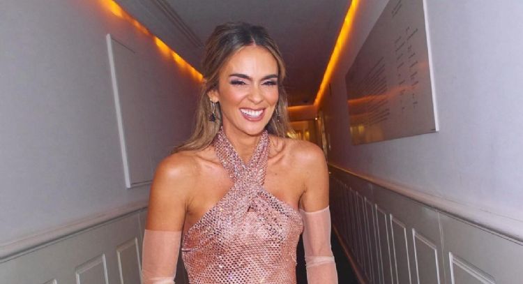 La esposa de Juanes sacudió la tendencia en traje de baño naranja