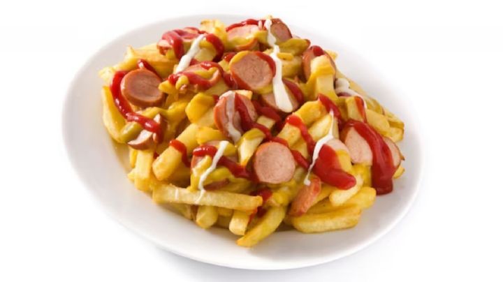 Salchipapas, la entrada infalible que podrás hacer con 5 ingredientes básicos