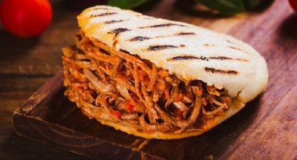 Arepa con carne desmechada, cómo hacerla en tres simples pasos