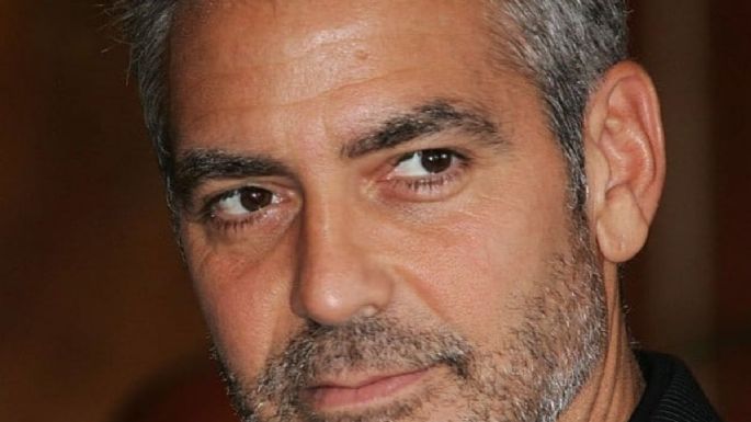 George Clooney arrasa en esta película recién estrenada en Netflix