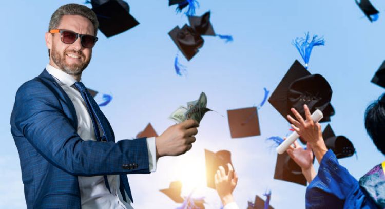 Estas son las 5 carreras universitarias en las que puedes ganar millones pero que pocos eligen, según la Inteligencia Artificial