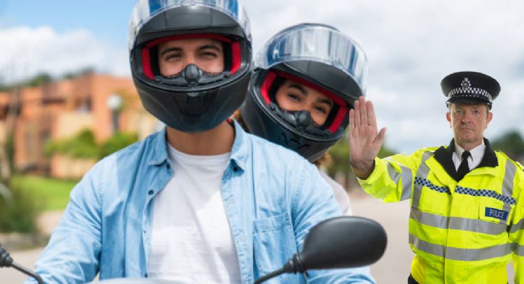 Toma asiento antes de conocer de cuánto es la multa por conducir con más de un acompañante en moto en Colombia