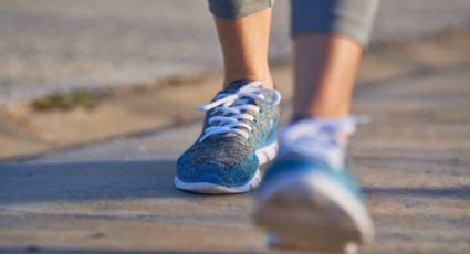 El momento del día que debes salir a caminar para eliminar el estrés y bajar de peso, según la ciencia