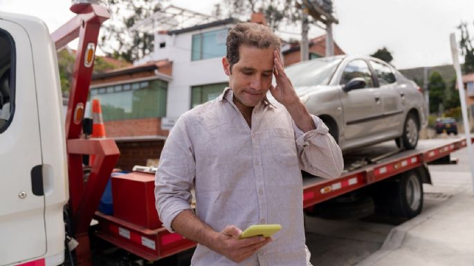 Toma aire antes de conocer de cuánto es la multa por sacar el codo por la ventana mientras conduce en Colombia