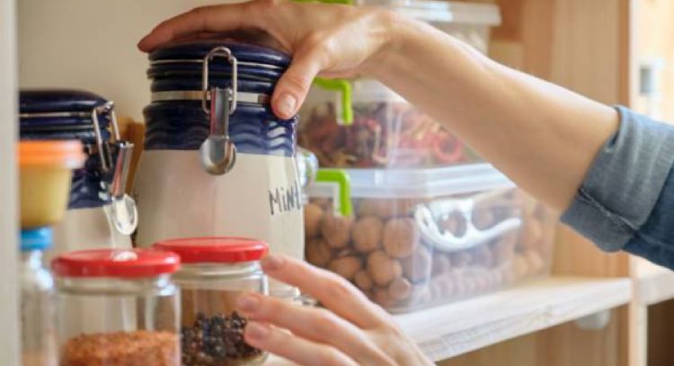 Dile adiós a las alacenas de tu cocina: conoce la última tendencia en decoración que te dará armonía