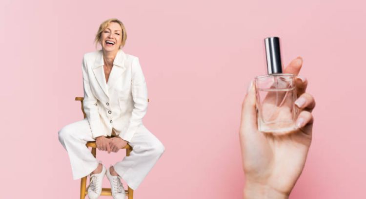 7 perfumes clásicos de mujer ideales para después de los 50 años