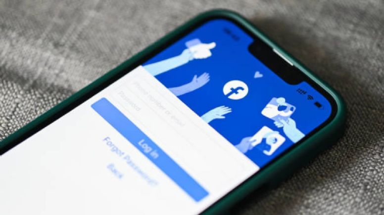 Qué significa que una mujer tenga restringido su perfil de Facebook, según la psicología