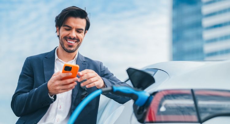 Se confirmó una feliz noticia para los conductores de carros eléctricos en Colombia