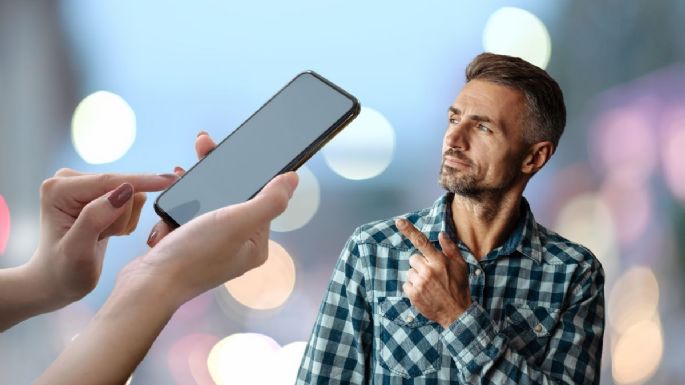 Dime cómo agarras tu celular y te diré un rasgo oculto de tu personalidad