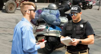 Respira profundo antes de saber de cuánto es la la multa a conductores de moto por exceder el peso de carga