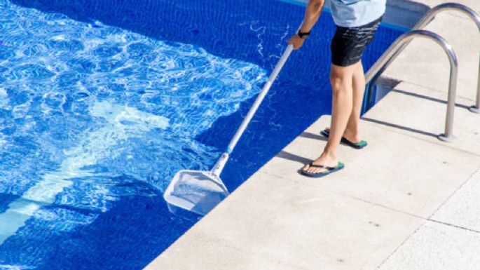 Dile adiós al limpiafondos de tu piscina: conoce el sofisticado invento que quita hojas, insectos y polvo en 7 minutos