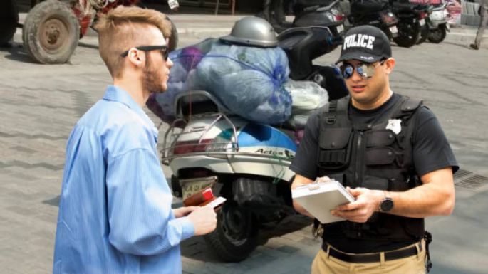 Respira profundo antes de saber de cuánto es la la multa a conductores de moto por exceder el peso de carga