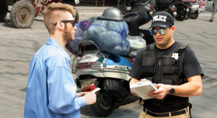 Respira profundo antes de saber de cuánto es la la multa a conductores de moto por exceder el peso de carga