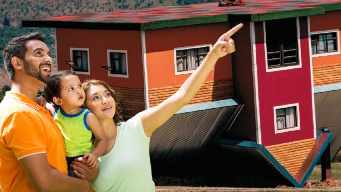 Toma asiento antes de conocer cuánto cuestan las boletas para visitar la Casa al Revés en Ráquira