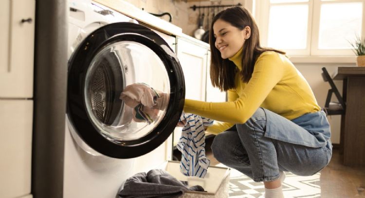 Cuál es el ingrediente que debes añadir en tu lavadora para que tu ropa quede impecable sin gastar de más