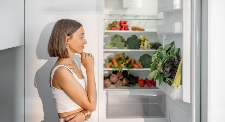 Cuánto tiempo dura la comida refrigerada en el congelador, según expertos