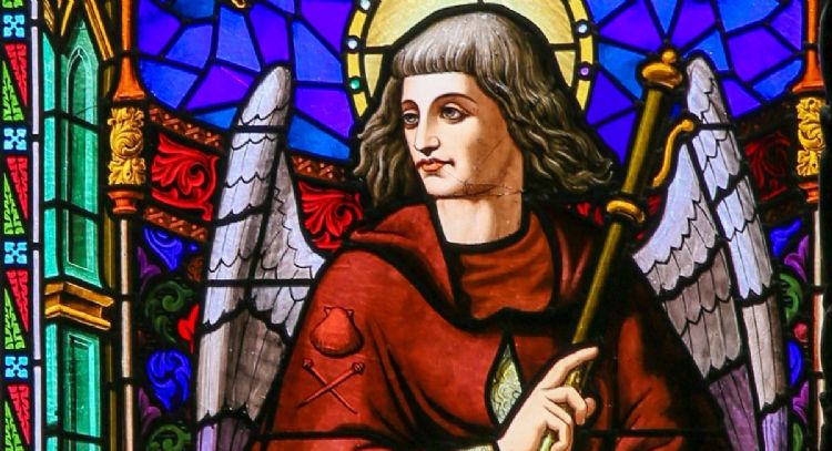 Así puedes invocar al arcángel favorito de Dios, según la angelología