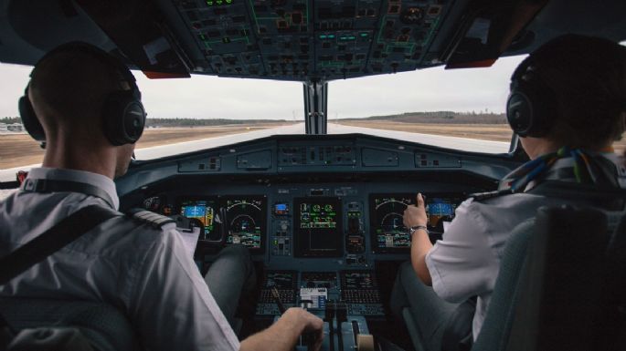 Toma asiento antes de conocer cuánto gana un piloto comercial en Colombia