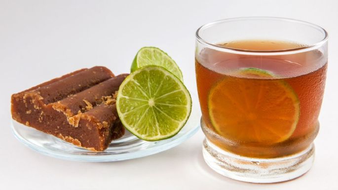 Agua de panela, cómo preparar esta clásica receta con solo 3 ingredientes