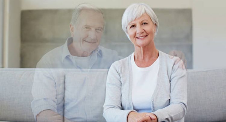 Las 4 formas de saber si una persona fallecida te visita, según la inteligencia artificial