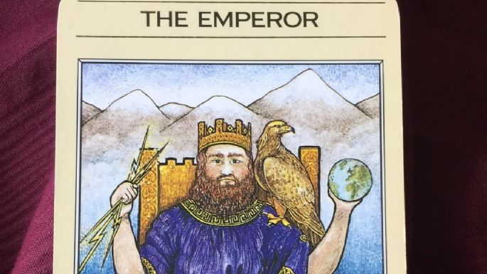 Qué significa que te salga la carta El Emperador en el Tarot