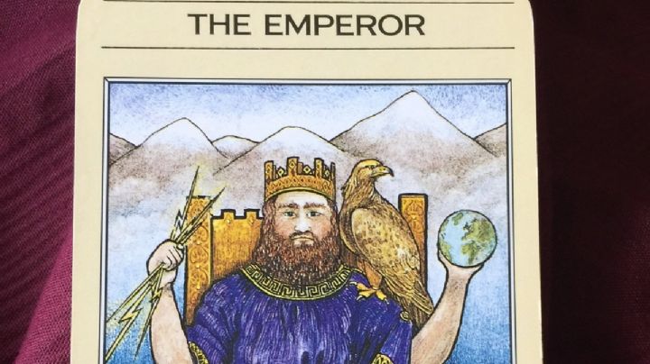 Qué significa que te salga la carta El Emperador en el Tarot