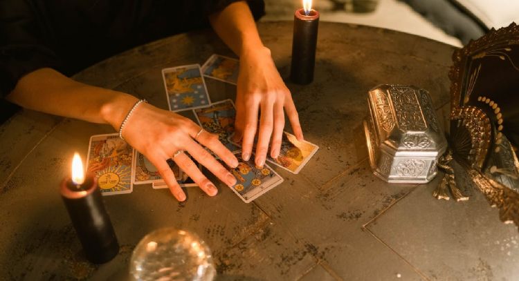 Los 3 signos que alcanzan el bienestar económico durante los próximos días, según el Oráculo del Tarot