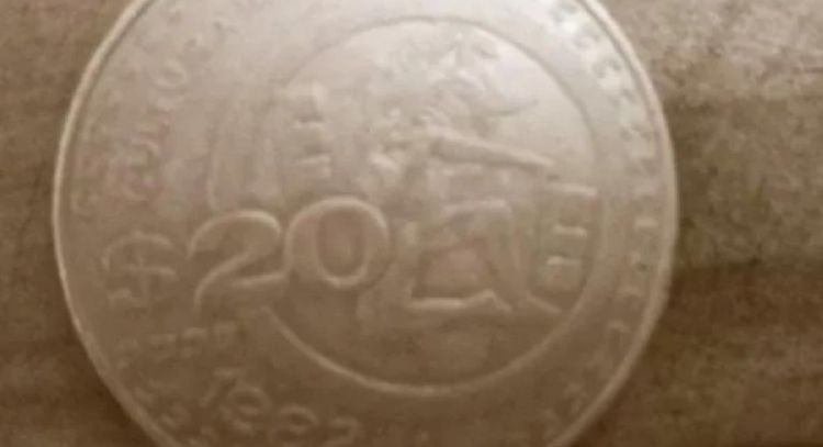 Entregan más de 8,000 dólares al afortunado propietario de esta moneda de 20 pesos mexicanos