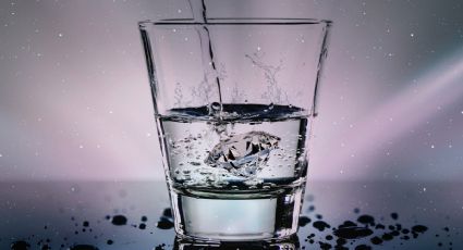 Cuántos vasos de agua debes beber al día, según expertos