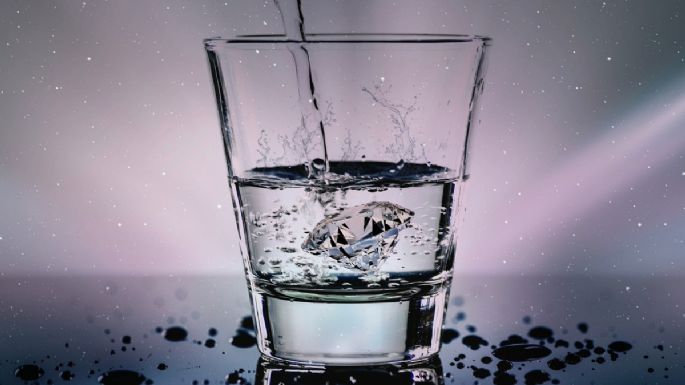 Cuántos vasos de agua debes beber al día, según expertos