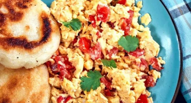 Huevos pericos, aprende a hacer esta exquisita receta con solo 5 ingredientes