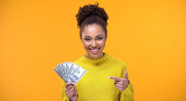 Los 2 signos que recibirán dinero de manera inesperada, según la astrología gitana