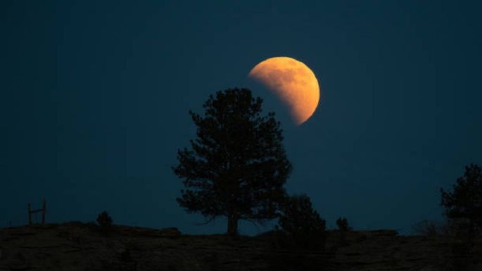 ¿Cuándo y cómo ver el eclipse penumbral de luna en marzo 2024 desde Colombia?