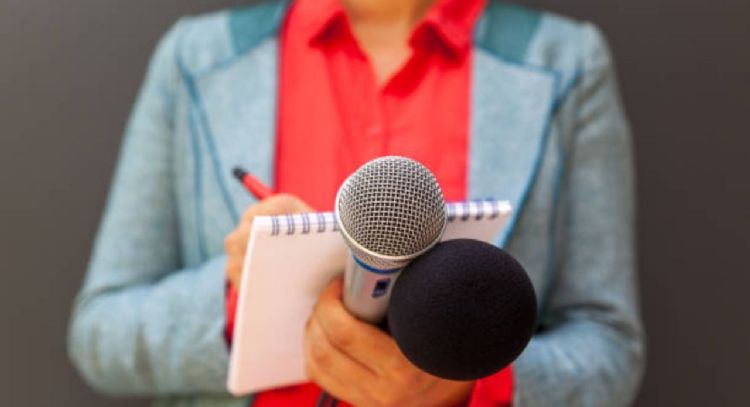 Prepárate para saber cuánto gana un periodista en Colombia en 2024