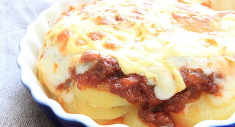 Papas a la boloñesa, aprende a hacer esta deliciosa receta de la abuela en solo 25 minutos