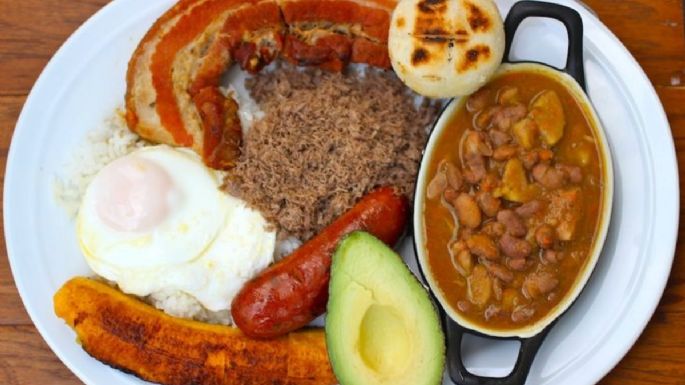 Toma asiento antes de conocer cuánto cuesta una bandeja paisa en Miami