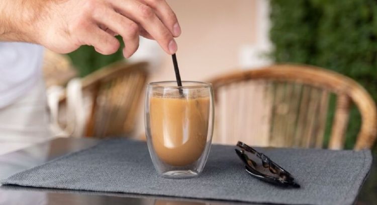 Agua de café, aprende a hacer esta deliciosa y espumosa bebida con solo 4 ingredientes y en 5 minutos