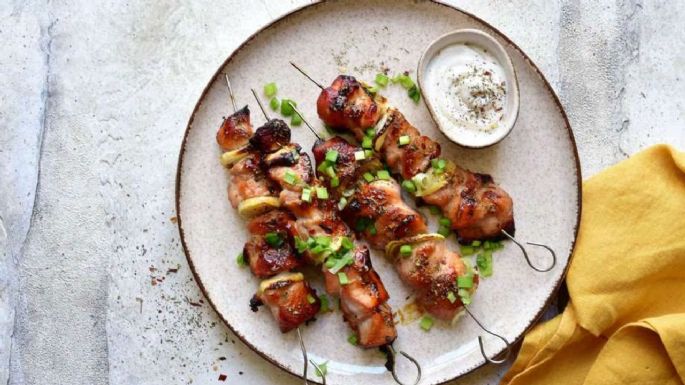 Pinchos de chicharrón, cómo preparar esta deliciosa cena con solo 3 ingredientes