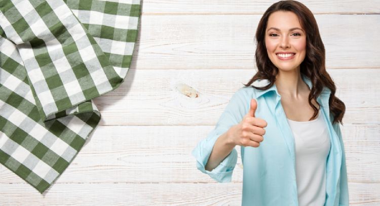 Cómo preparar una mezcla casera para quitar las manchas de tus repasadores viejos