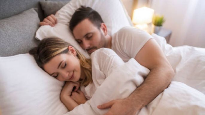 De qué lado de la cama debes dormir con tu pareja, según el Feng Shui