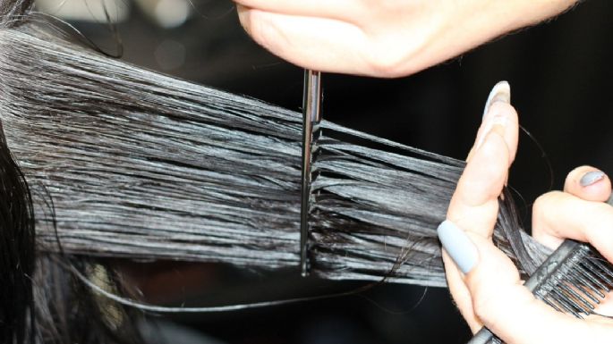 ¿Qué debes colocarte en el cabello para desenredarlo en tiempo récord?