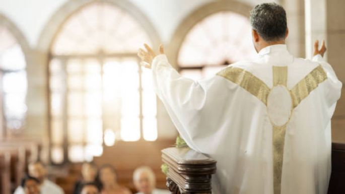 Toma asiento antes de conocer cuánto gana un sacerdote en Colombia