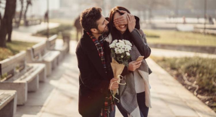 Los 3 signos que se encontrarán un amor sorpresa en los próximos días, gracias al cosmos